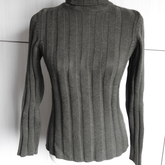 Hugo Boss sweater - Picture 1 of 4